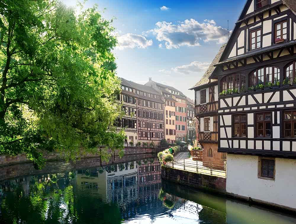 Maisons alsaciennes à Strasbourg en Alsace : concours littéraire d'écriture de nouvelles sur l'Alsace - Éditions La Californie.