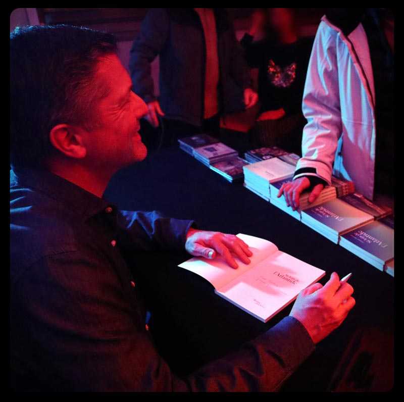 Philippe Monnier, écrivain en Alsace, dédicace son livre Si loin de l'Atlantide